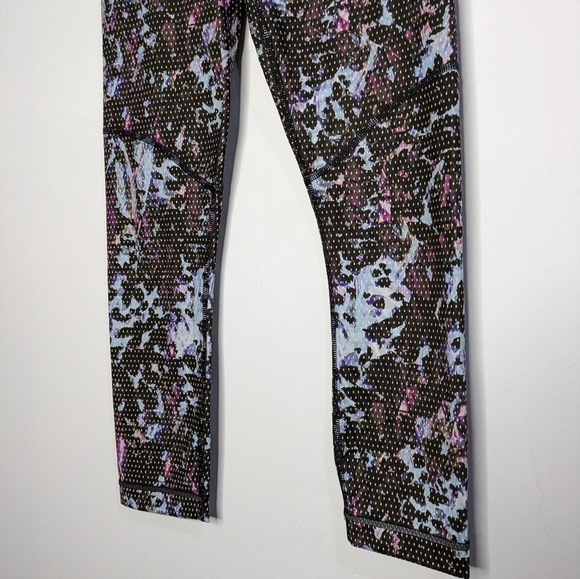 Lululemon Top Speed Full-On Luxtreme Abstract Polka Dot Crop Leggings 4 - Picture 3 of 10